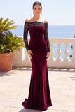 Vestido formal longo de sereia em veludo de ombros descobertos, renda de ombros descobertos
