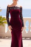 Vestido formal longo de sereia em veludo de ombros descobertos, renda de ombros descobertos