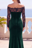 Vestido formal longo de sereia em veludo de ombros descobertos, renda de ombros descobertos
