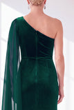 Vestido Borgonha de Mãe da Noiva Com Capa Lateral de Um Ombro e Faixa
