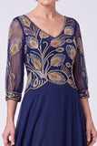 Vestido Mãe da Noiva com decote em V com misangas azul-marinho e meia-manga