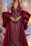 Vestido de concurso comprido com mangas de concurso com lantejoulas de sereia borgonha com folhos