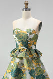 Vestido Curto de Finalistas de Finalistas Verde Floral, Sem Alças, em Linha A, com Folhos