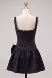 Vestido Curto de Finalista Preto, Jacquard Floral Pérola, Linha A e Laço
