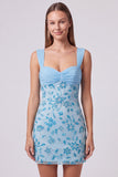 Vestido Curto de Boas-Vindas, Bodycon Floral Franzido, Azul Celeste, com Lantejoulas
