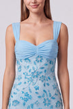 Vestido Curto de Boas-Vindas, Bodycon Floral Franzido, Azul Celeste, com Lantejoulas