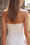 Vestido curto de chá de panela Bodycon Bodycon Pearlless Strapless Curto com Flor 3D