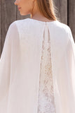 Vestido curto de chá de panela com decote de bata em marfim, decote de renda, com capa