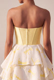 Vestido de Finalistas Amarelo, Espartilho A-Line com Estampado Alto-Baixo e Vestido de Finalistas