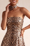 Vestido curto de regresso a casa sem alças com padrão de leopardo brilhante e lantejoulas, com gargantilha roseta