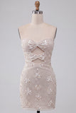 Vestido Curto de Regresso a Casa Bodycon Corte Bodycon Ivore com Cortes de Alças e Lantejoulas