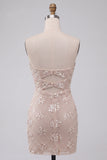 Vestido Curto de Regresso a Casa Bodycon Corte Bodycon Ivore com Cortes de Alças e Lantejoulas