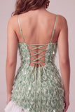 Vestido de Homecoming Green Bodycon, decote quadrado com franjas de lantejoulas, com bainha assimétrica e folhos
