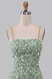 Vestido de Homecoming Green Bodycon, decote quadrado com franjas de lantejoulas, com bainha assimétrica e folhos
