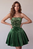 Vestido Curto de Finalistas de Veludo A-Line Verde Escuro Verde Escuro com Folhos