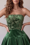 Vestido Curto de Finalistas de Veludo A-Line Verde Escuro Verde Escuro com Folhos