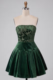 Vestido Curto de Finalistas de Veludo A-Line Verde Escuro Verde Escuro com Folhos