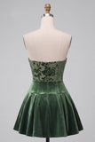 Vestido Curto de Finalistas de Veludo A-Line Verde Escuro Verde Escuro com Folhos