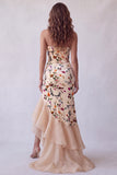 Vestido formal longo de veludo de veludo champanhe sem alças com estampado alto-baixo