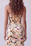 Vestido formal longo de veludo de veludo champanhe sem alças com estampado alto-baixo
