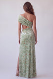 Vestido formal comprido de veludo franzido de um ombro com estampado floral e sálvia empoeirada