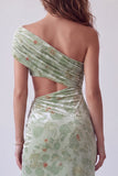 Vestido formal comprido de veludo franzido de um ombro com estampado floral e sálvia empoeirada
