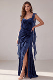 Vestido de noite comprido e franzido de veludo azuluado azul-marinho com folhos