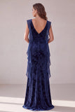 Vestido de noite comprido e franzido de veludo azuluado azul-marinho com folhos
