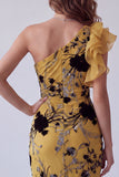 Vestido formal comprido estampado com um ombro e folhos