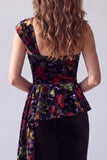 Vestido de noite preto floral com estampado de veludo preto, um ombro comprido