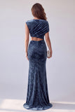 Vestido formal longo com decote assimétrico e franzido estampado azul-marinho
