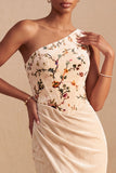Camisola formal longa e formal longa com franzidas em veludo de veludo de um ombro e espartilho floral franzido champanhe