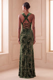 Vestido formal longo de veludo enbainhado com bainha de eucalipto