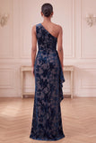 Vestido formal longo de veludo franzido de um ombro com folhos e bainha azul-marinho