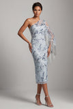 Vestido Midi de Mãe da Noiva Azul Azul Claro Bordado Um Ombro com Franjas
