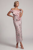 Vestido de mãe da noiva em forma de lantejoulas rosa claro com corte de chá e drapeado