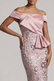Vestido de mãe da noiva em forma de lantejoulas rosa claro com corte de chá e drapeado