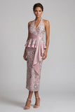 Vestido midi de mãe da noiva em forma de bainha cor-de-rosa claro, com missangas