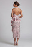Vestido midi de mãe da noiva em forma de bainha cor-de-rosa claro, com missangas