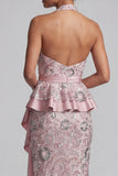 Vestido midi de mãe da noiva em forma de bainha cor-de-rosa claro, com missangas