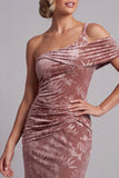Vestido Mãe da Noiva Veludo Desert Rose Velvet Assimétrico de um ombro e franzido