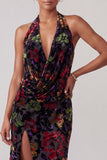 Veludo preto, decote halter e funda franzida, vestido longo de mãe da noiva com abertura de folhos