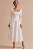 Vestido de noivado longo branco, decote quadrado, linha A e mangas compridas