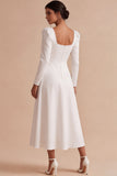 Vestido de noivado longo branco, decote quadrado, linha A e mangas compridas