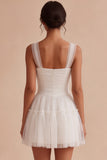 Vestido Curto Branco Pequeno Branco de Decote Quadrado e Decote Quadrado
