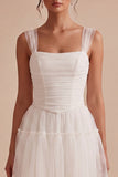 Vestido Curto Branco Pequeno Branco de Decote Quadrado e Decote Quadrado
