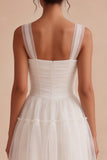 Vestido Curto Branco Pequeno Branco de Decote Quadrado e Decote Quadrado
