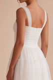 Vestido Curto Branco Pequeno Branco de Decote Quadrado e Decote Quadrado
