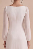 Vestido de noivado longo branco com decote quadrado e linha A e mangas compridas