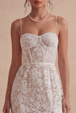 Vestido de Noivado Midi de Espartilho Branco em Renda e Fenda